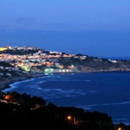 Casa Vacanze La Casa Di Katia Castro  Экстерьер фото