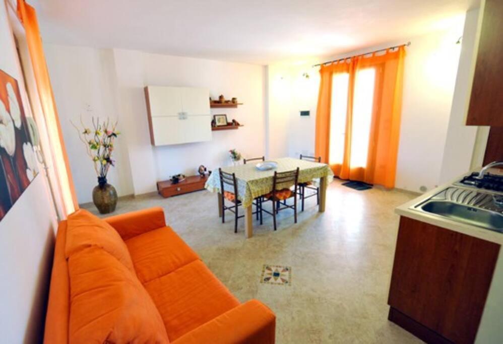 Casa Vacanze La Casa Di Katia Castro  Экстерьер фото